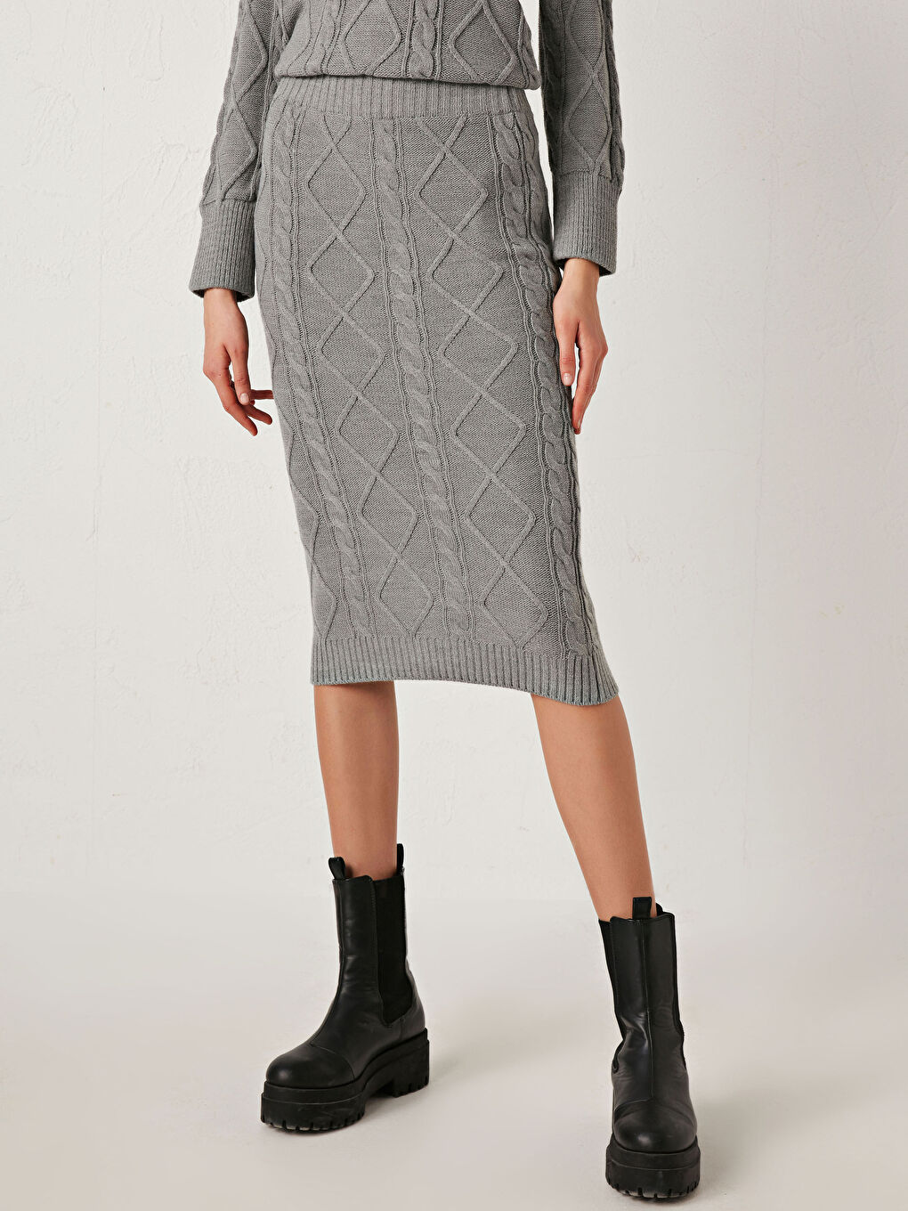 Gri Akrilik Örgü Desenli Etek-1