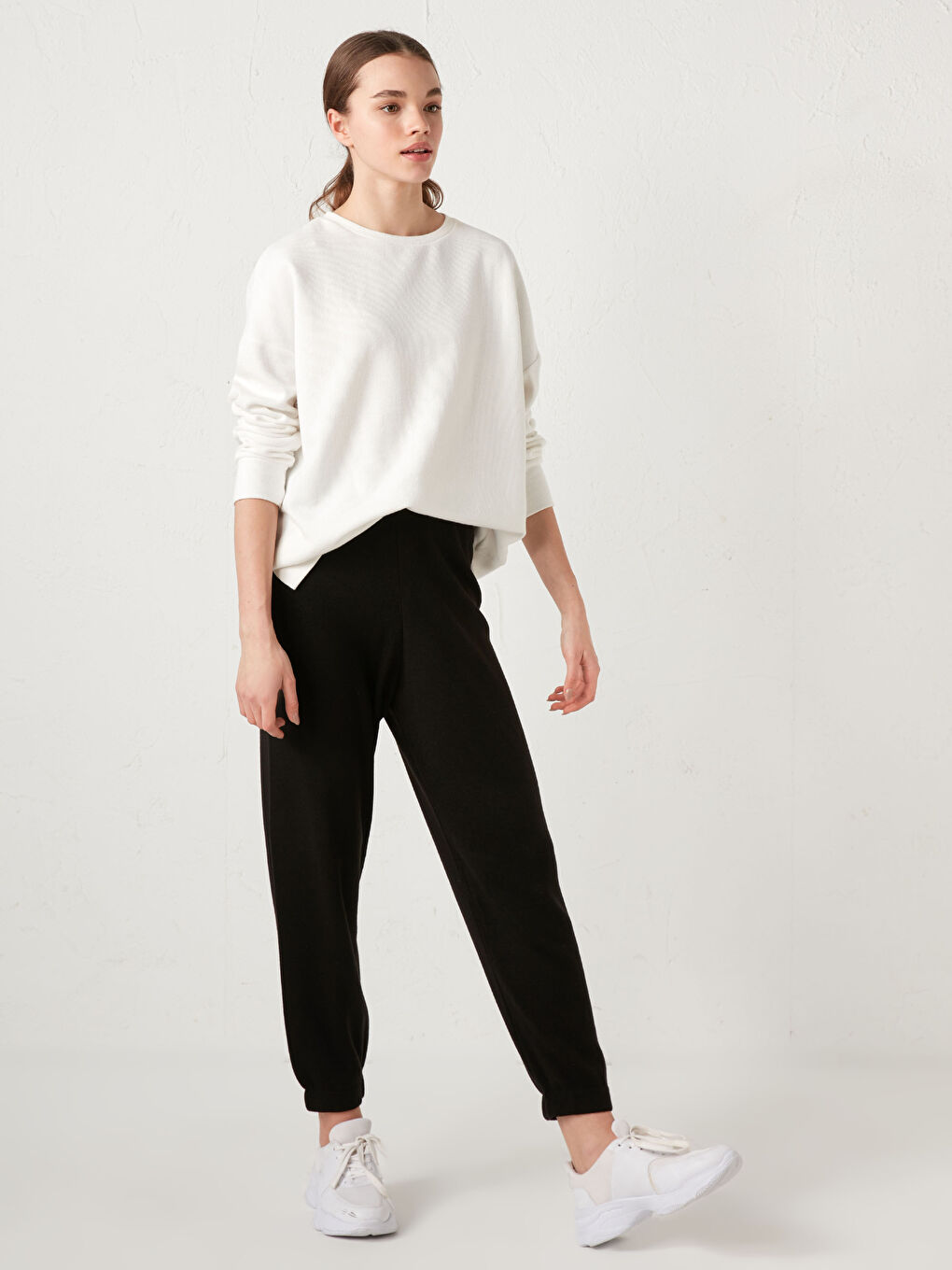 Брюки с эластичной резинкой на талии-1