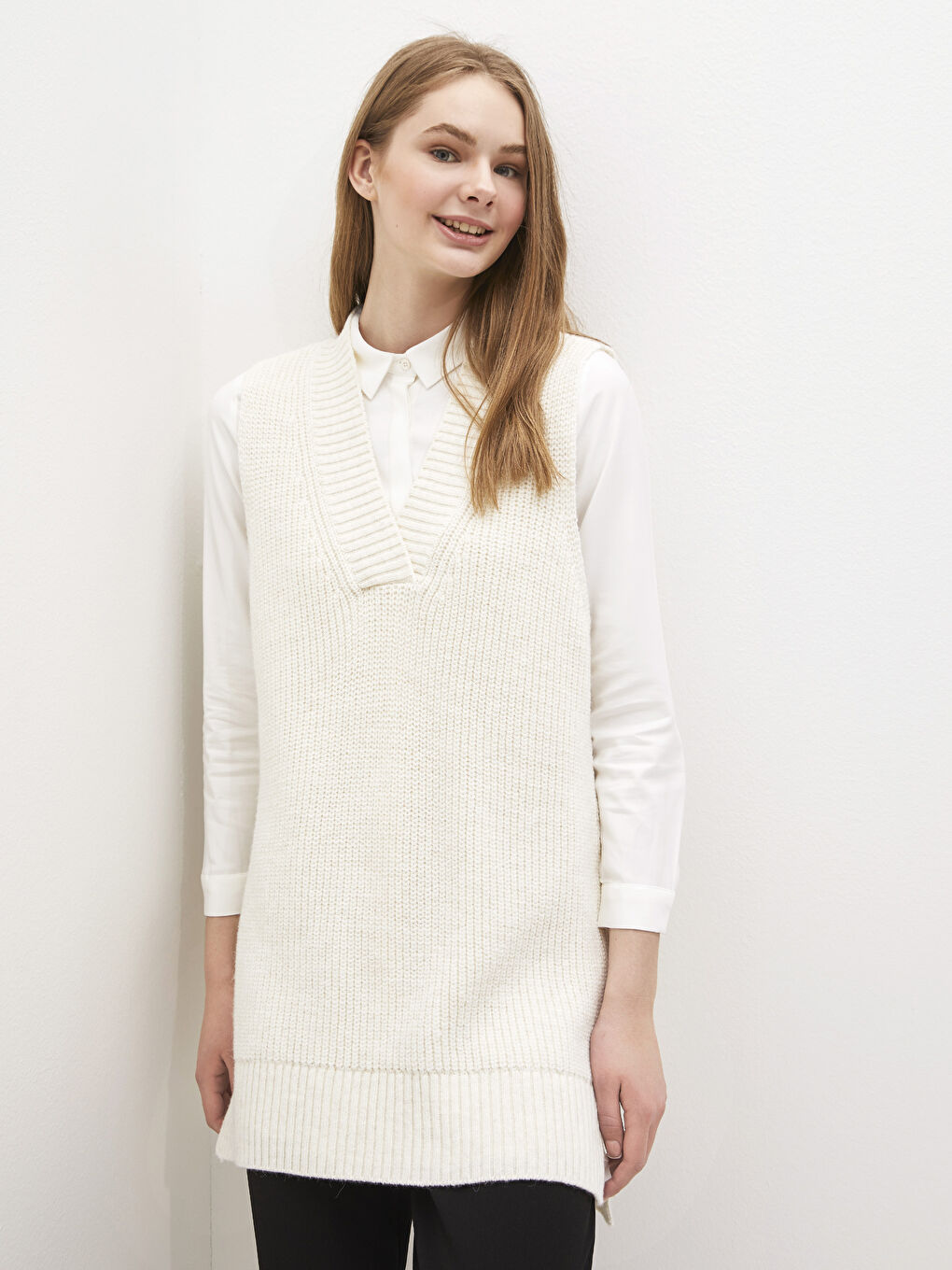 Ekru Regular Fit V Yaka Süveter