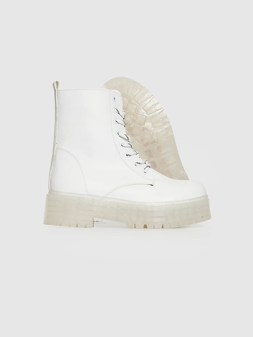 Женские ботинки на толстой подошве со шнуровкой-17