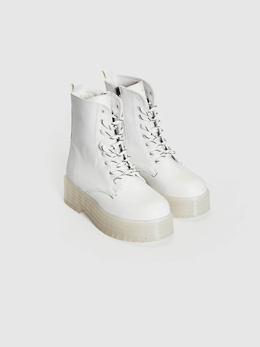 Женские ботинки на толстой подошве со шнуровкой-2