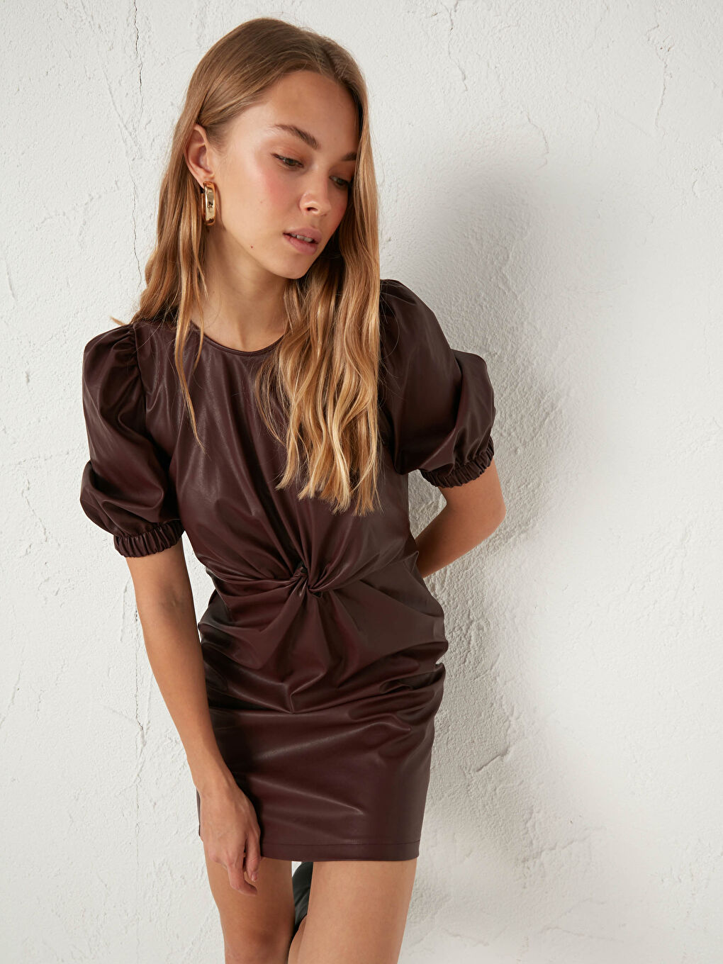 Bordo Deri Görünümlü Düğüm Detaylı Balon Kollu Kadın Elbise-1