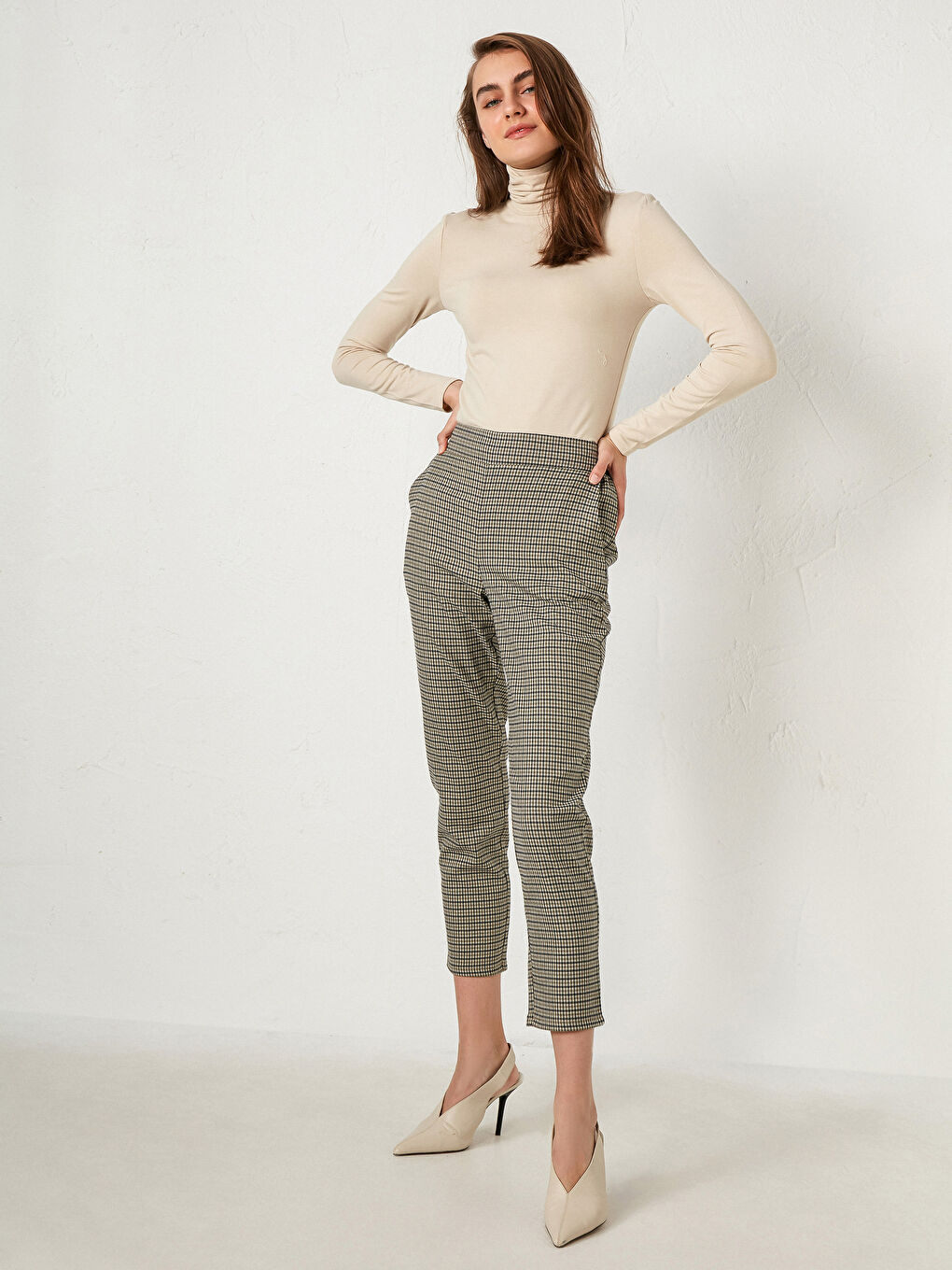 Elastic Waist Plaid Trousers