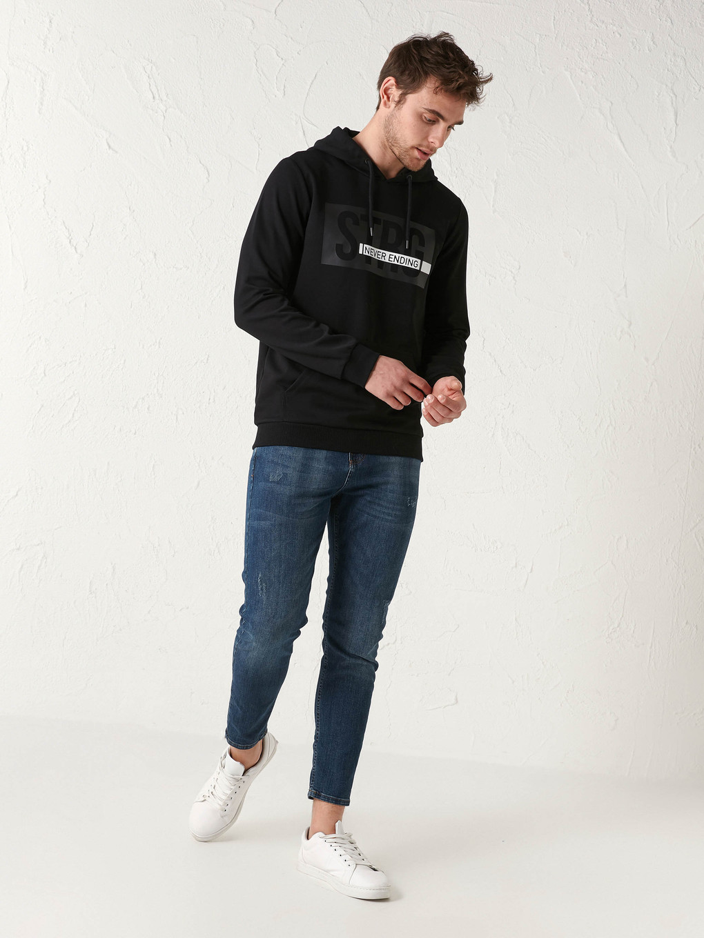 Siyah Uzun Kollu Baskılı Erkek Hoodie-1