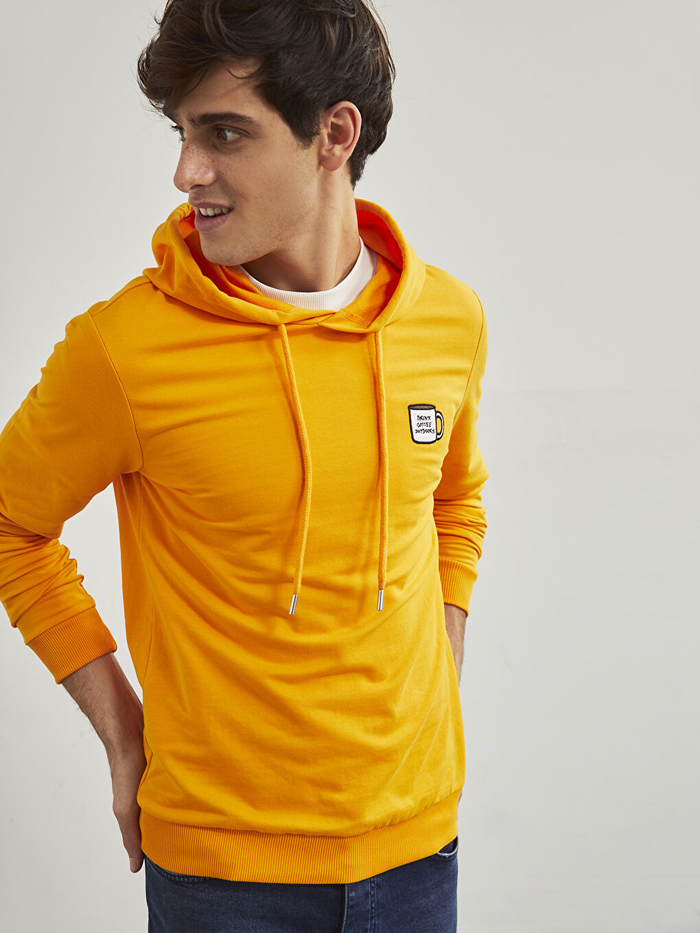 هودي سميك مزود بغطاء رأس ومطرز برقعة-1