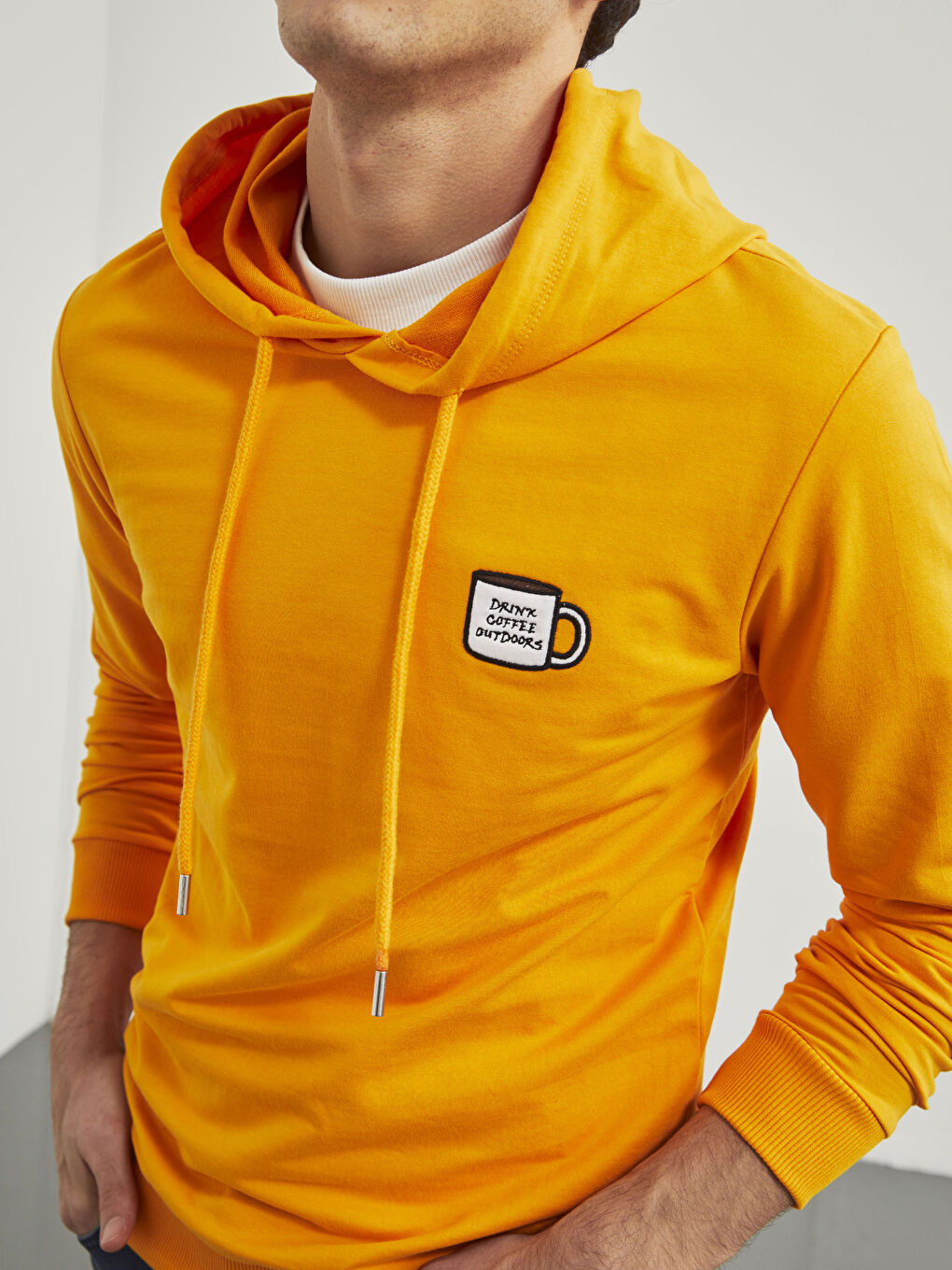 هودي سميك مزود بغطاء رأس ومطرز برقعة-3