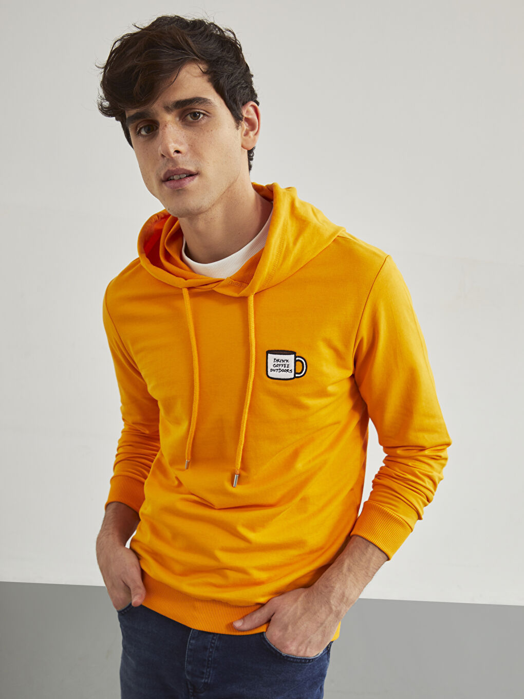 هودي سميك مزود بغطاء رأس ومطرز برقعة-4