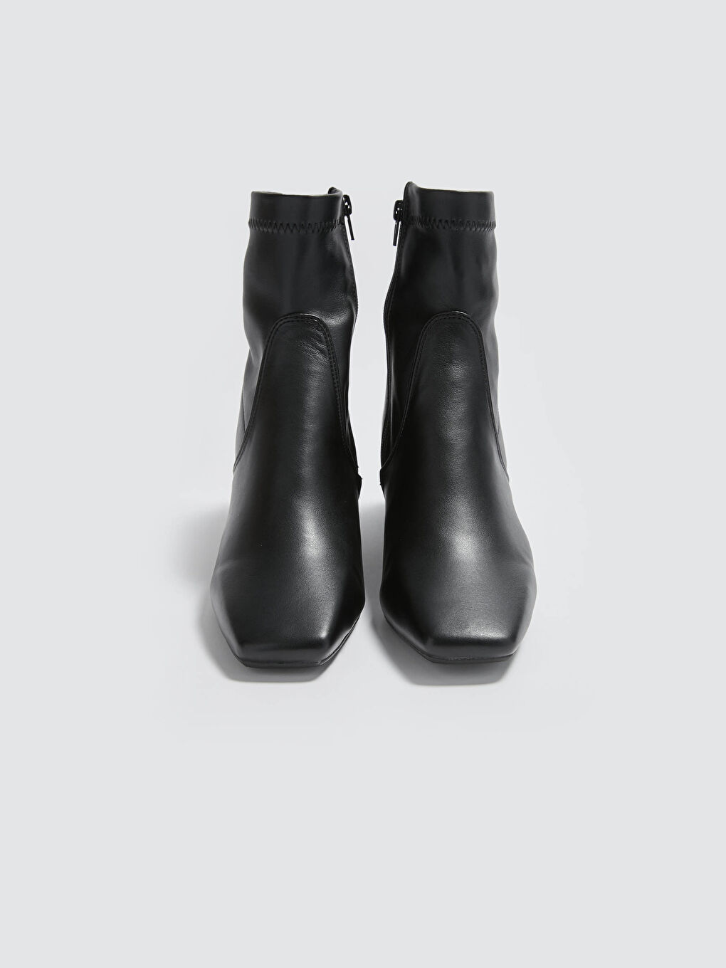 Siyah Deri Görünümlü Fermuarlı Kadın Bot-2