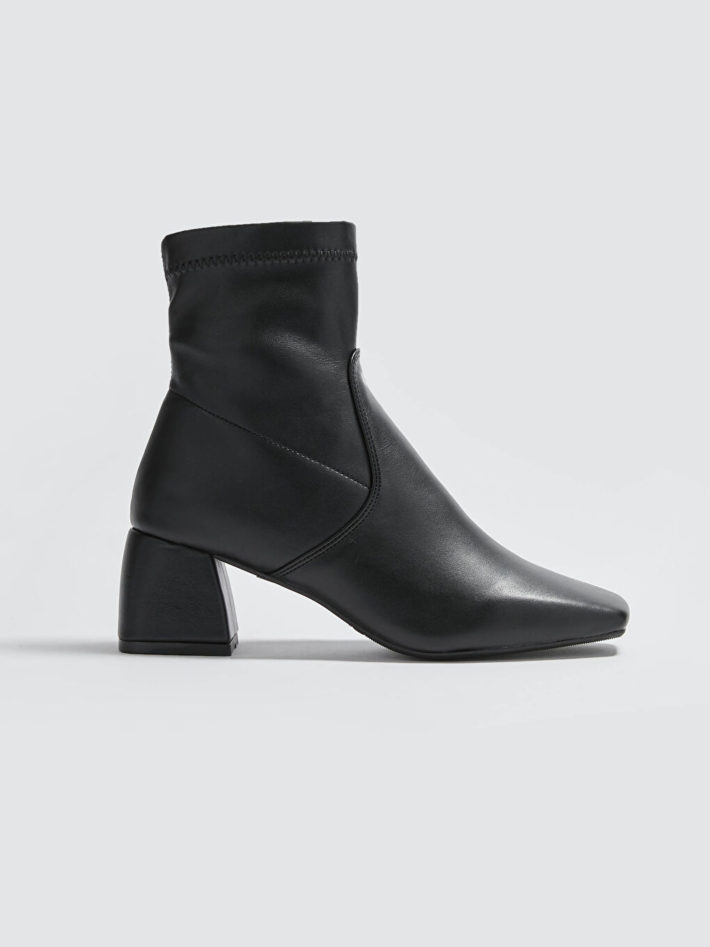Siyah Deri Görünümlü Fermuarlı Kadın Bot-4