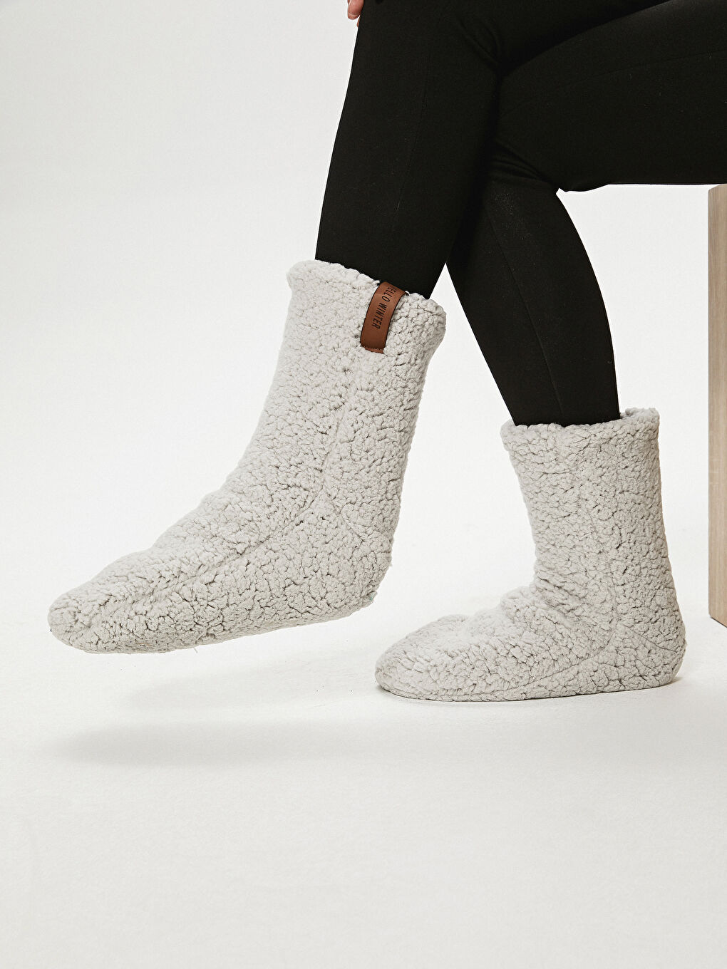 Gri Kadın Peluş Ev Terliği-1