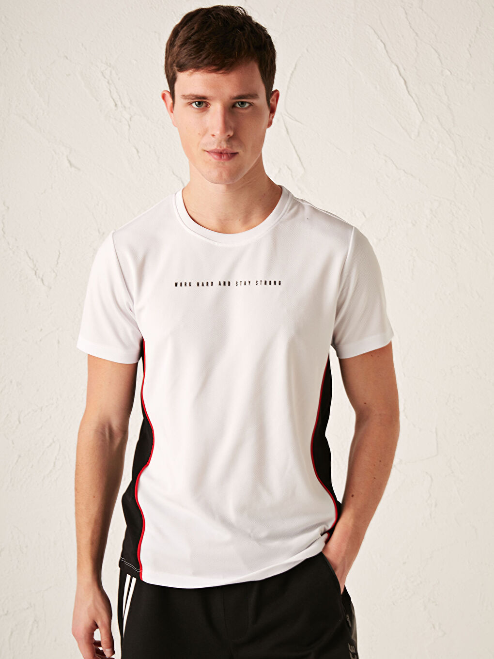 Футболка для спорта стандартного кроя с круглым вырезом