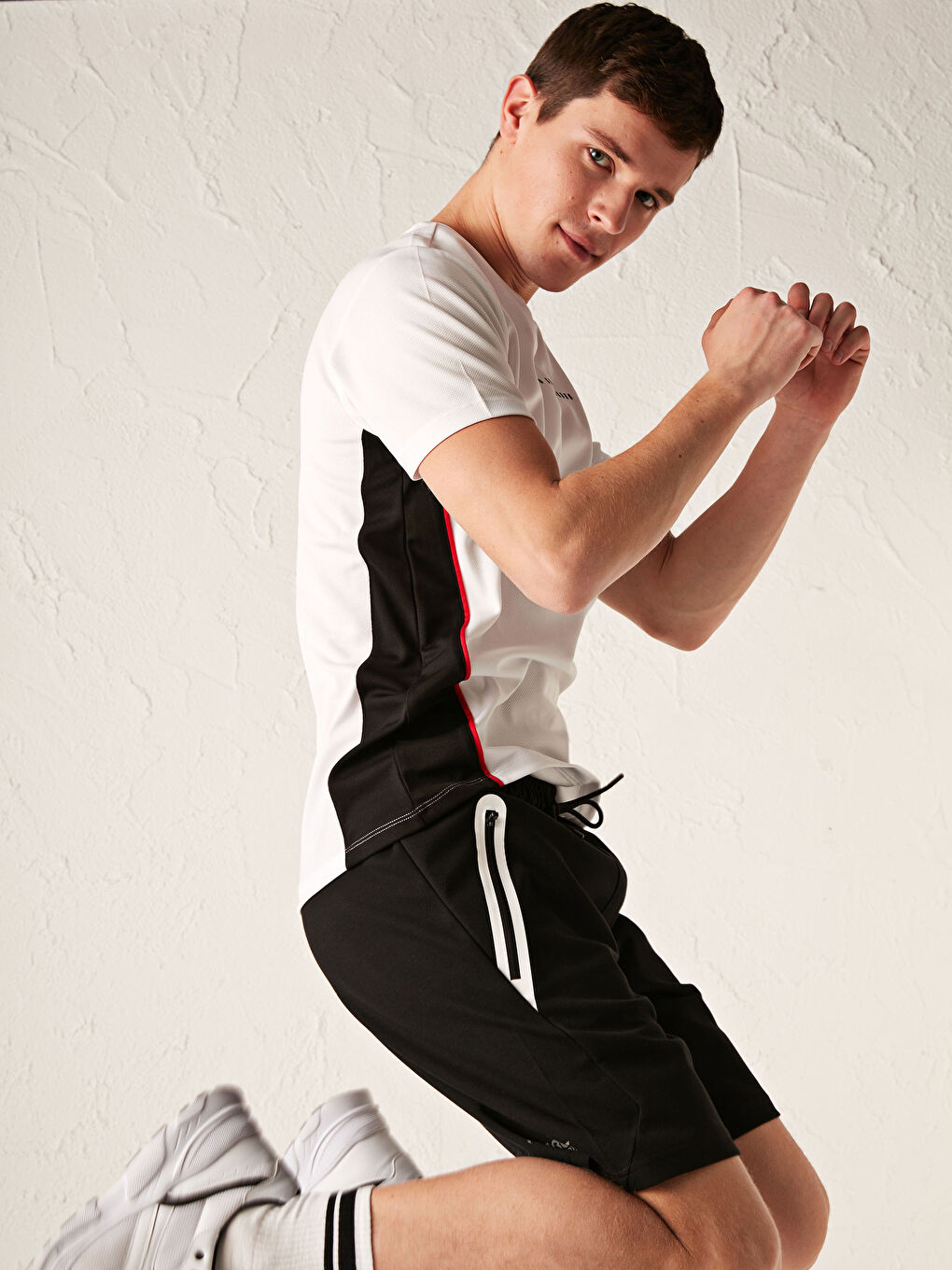 Футболка для спорта стандартного кроя с круглым вырезом-1