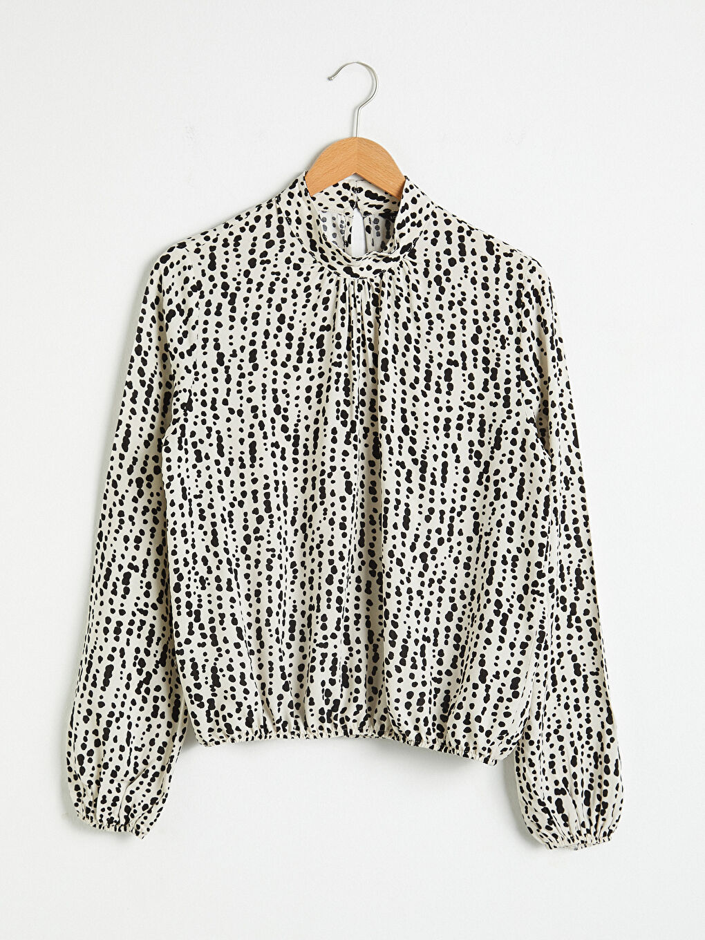 Ekru Dik Yaka Desenli Bluz