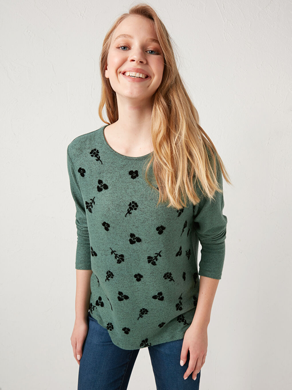 Yeşil Bisiklet Yaka Çiçek Baskılı Bluz-1