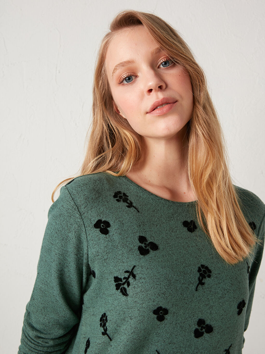 Yeşil Bisiklet Yaka Çiçek Baskılı Bluz-2