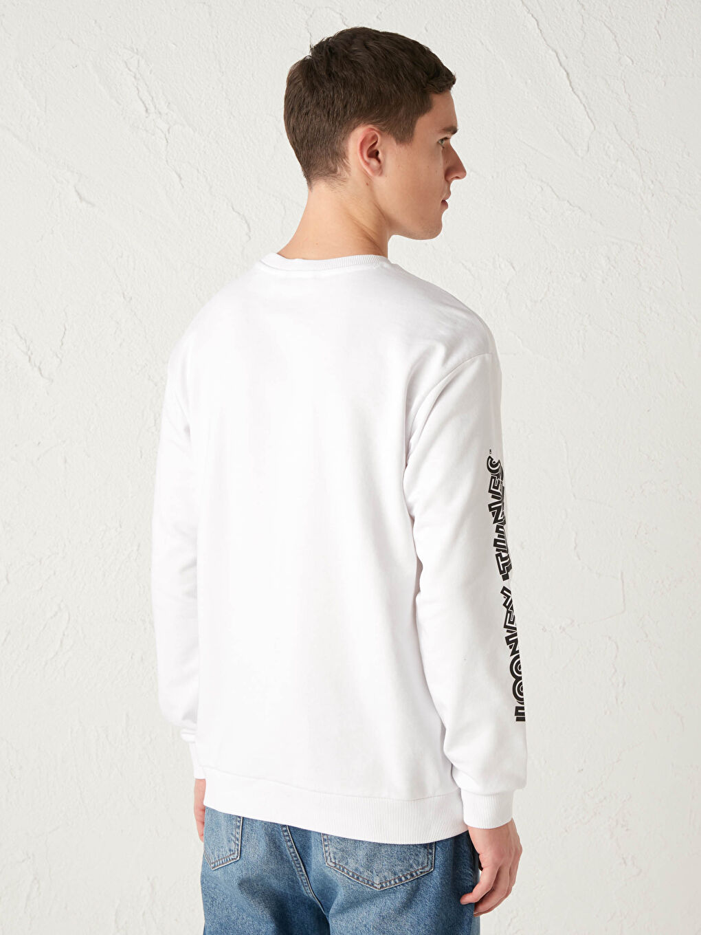 Beyaz Bisiklet Yaka Bugs Bunny Baskılı Kalın Sweatshirt-4