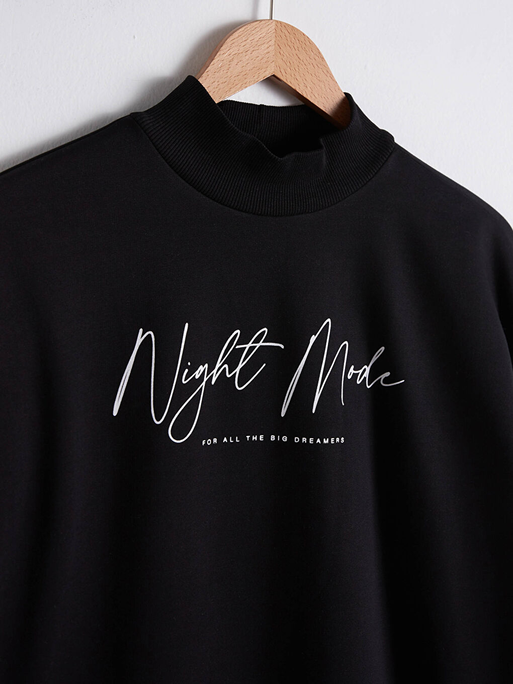 Siyah Yarım Balıkçı Yaka Slogan Baskılı Elbise-7