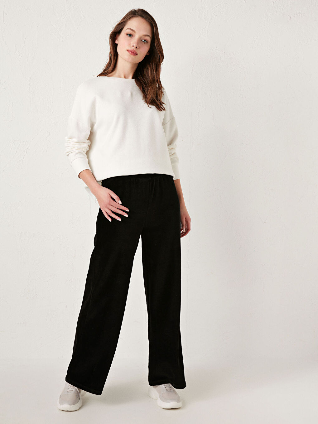 Elastic Waist Velvet Sweatpants-1