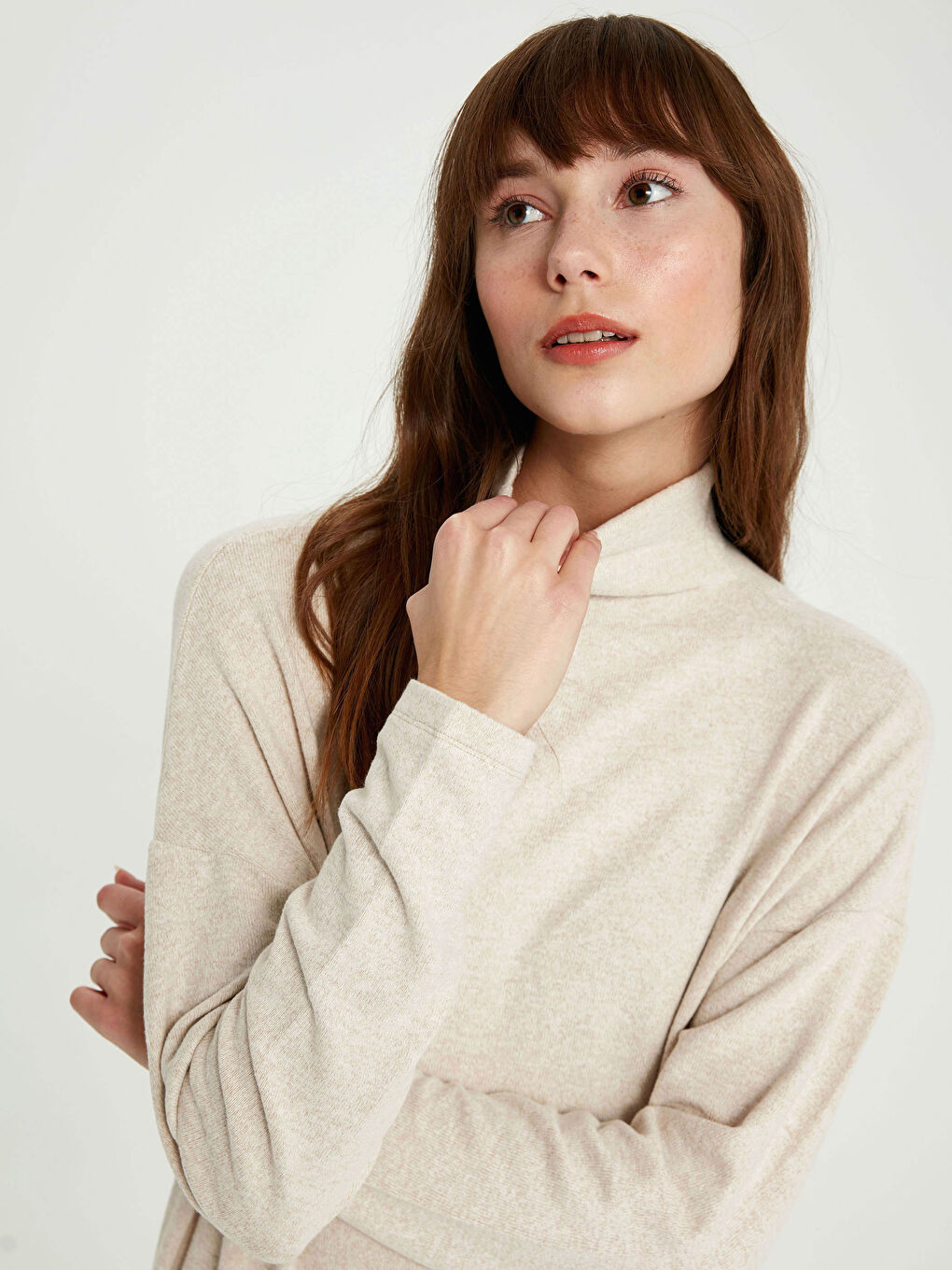 Bej Dik Yaka Düz Uzun Kollu Kadın Tişört-2