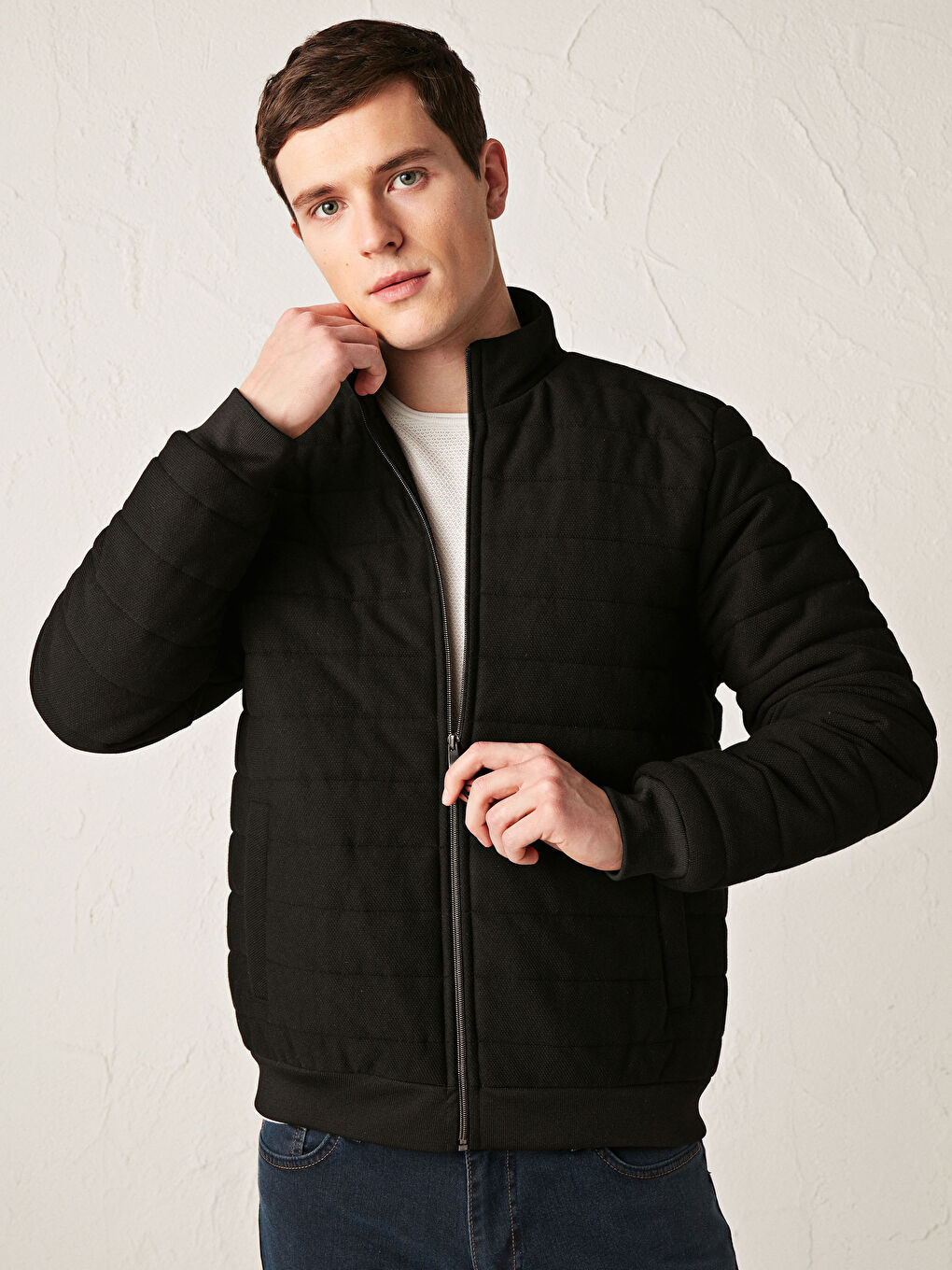 Siyah Slim Fit Dik Yaka Kapitoneli Erkek Mont