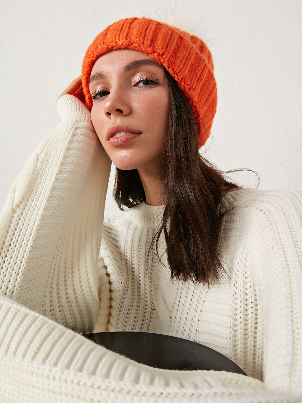 Әйелдерге арналған помпон тоқыма бини