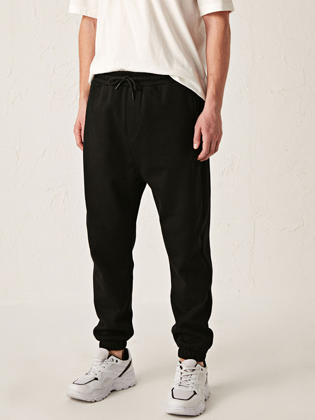 Siyah Havuç Kalıp Erkek Jogger Eşofman Altı-2