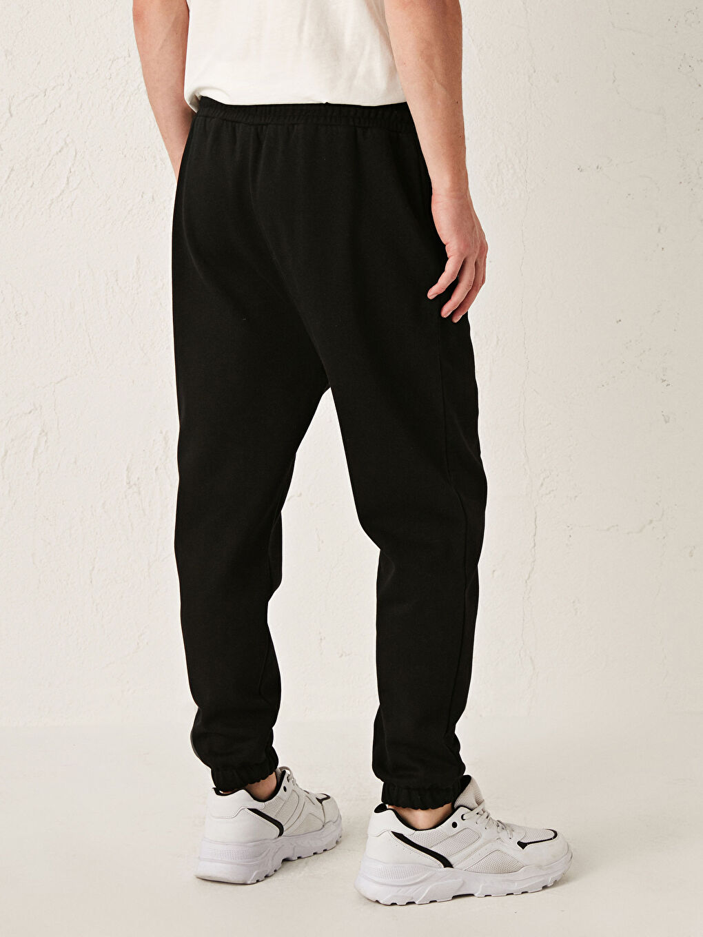 Siyah Havuç Kalıp Erkek Jogger Eşofman Altı-3