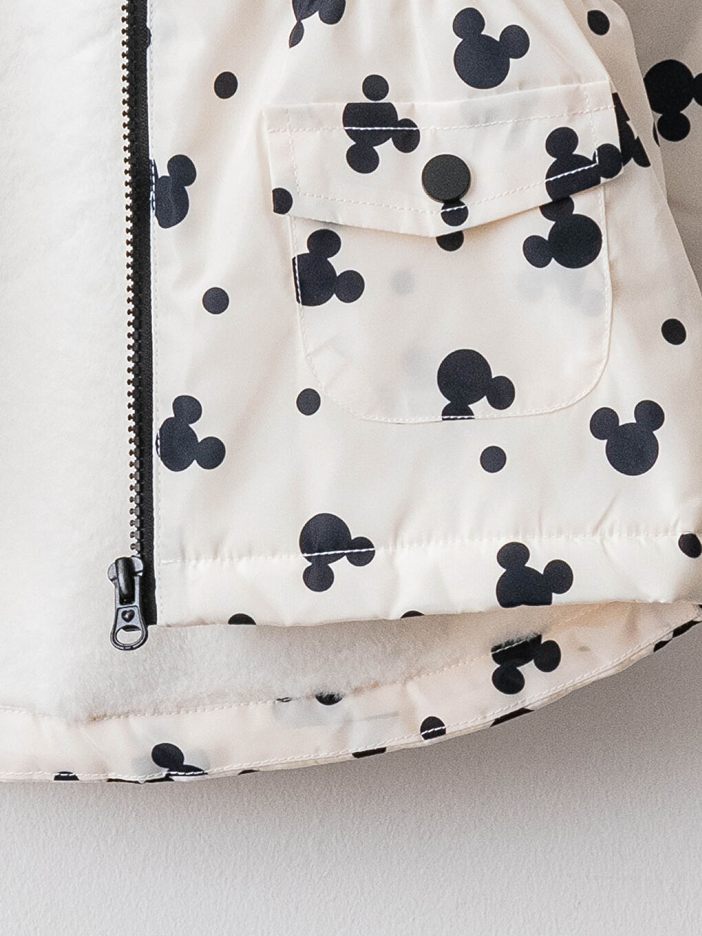 Капюшонды ұзын жең принтті қыз балаға арналған найзағайлы жаңбыр күрте-2