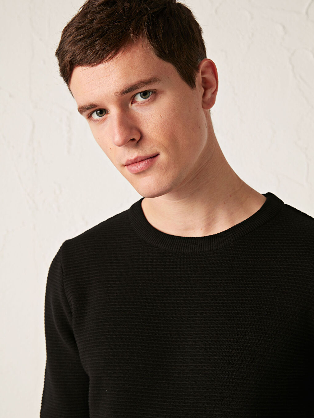 Дөңгелек жағалы жұқа трикотаж жемпір-1