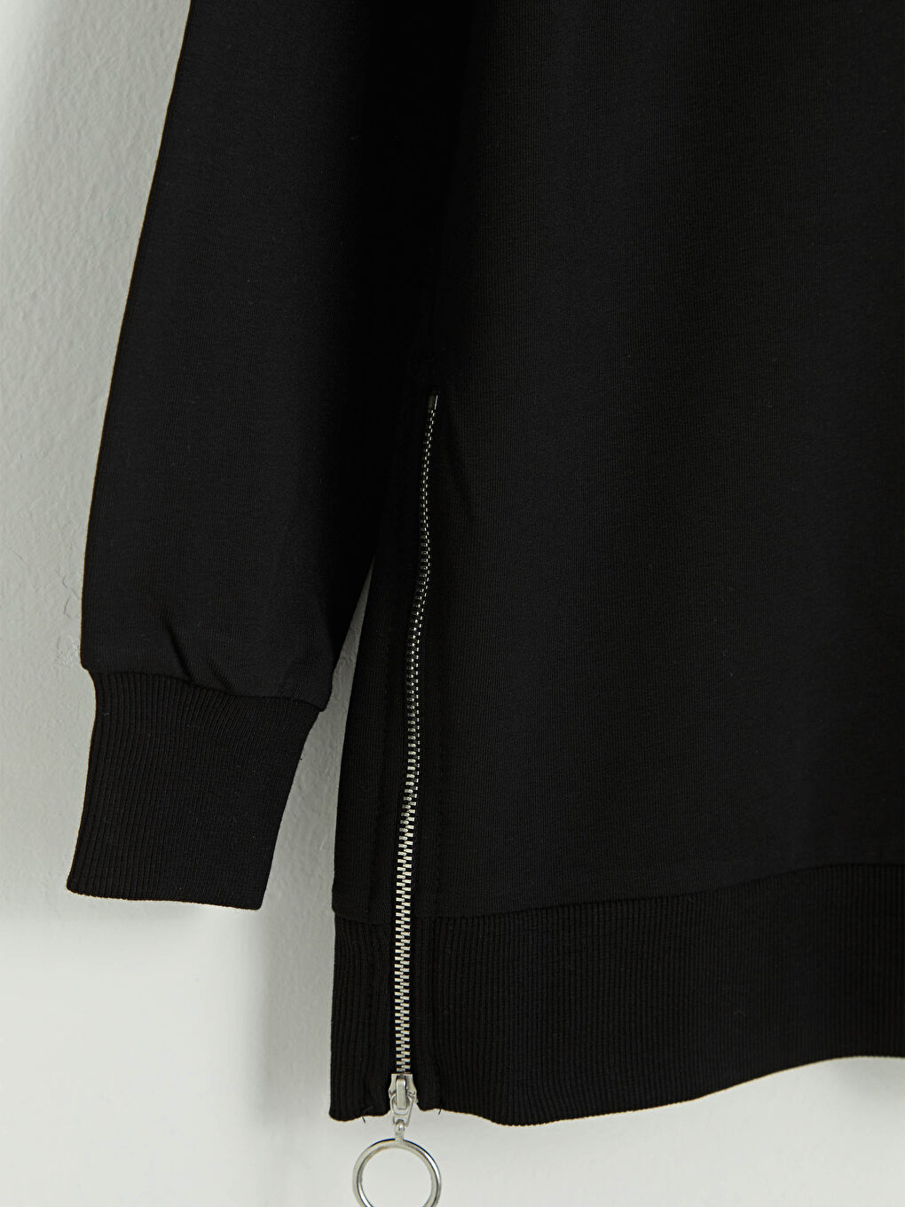 Siyah Bisiklet Yaka Fermuar Detaylı Uzun Kollu Kadın Sweatshirt-6