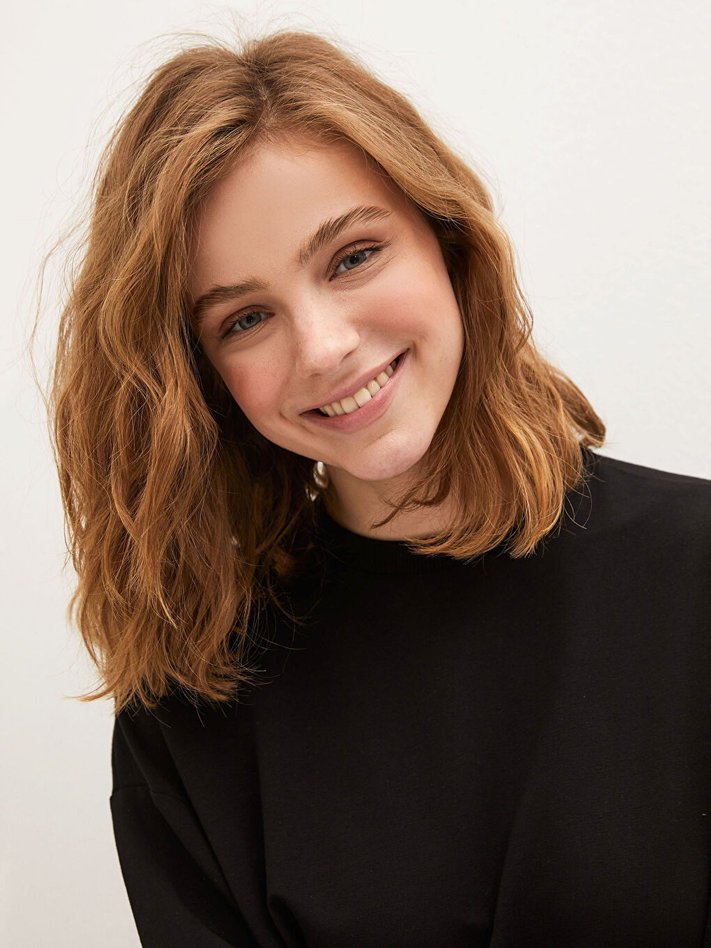 Siyah Bisiklet Yaka Fermuar Detaylı Uzun Kollu Kadın Sweatshirt-1