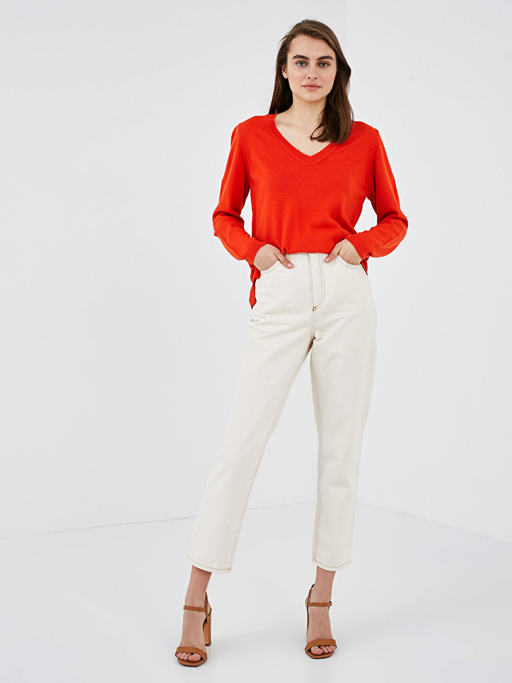 Әйелдерге арналған v жағалы өрнексіз ұзын жең трикотаж жемпір-1