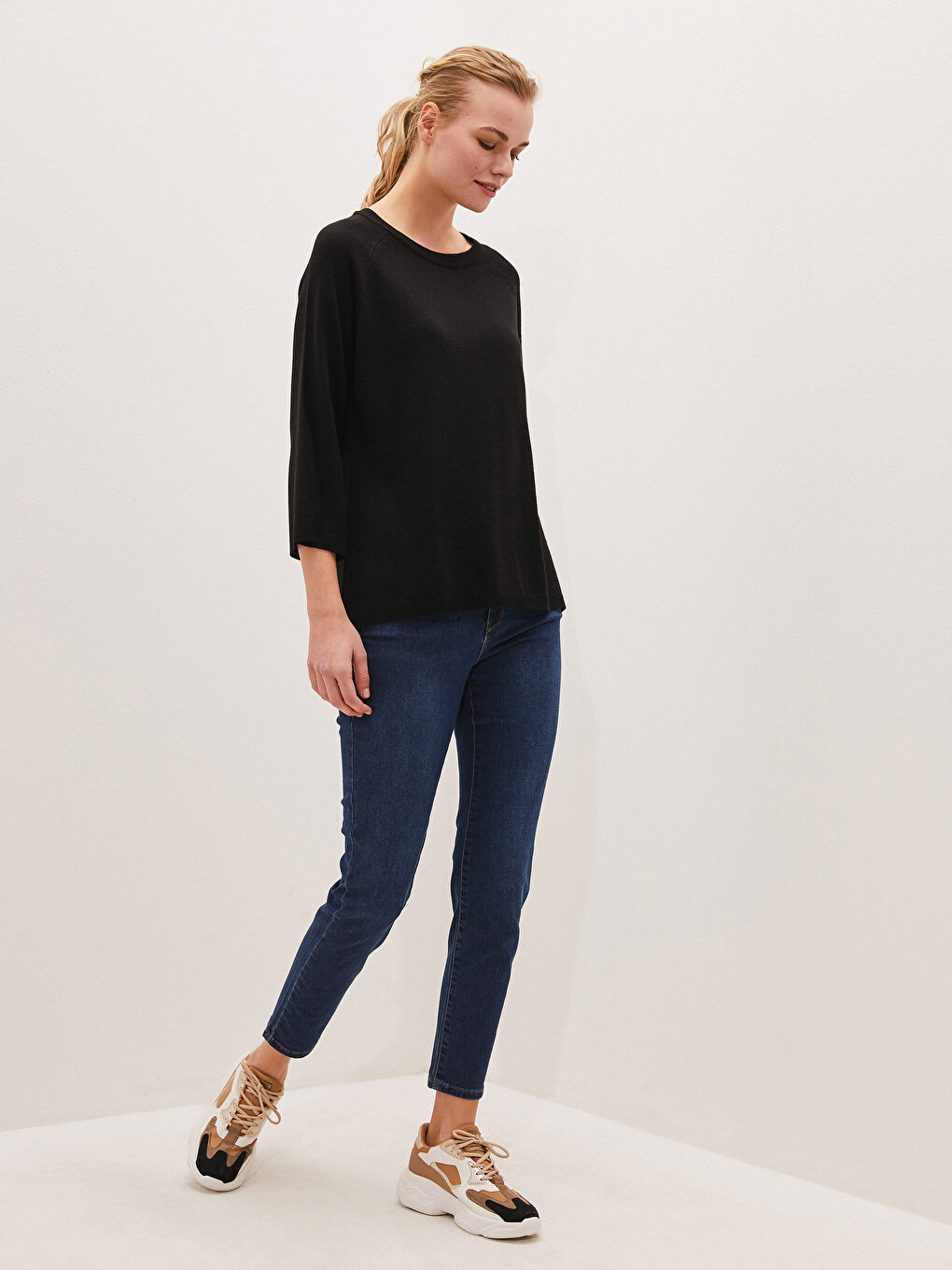 Women's Crew Neck Plain Knit Sweater-1