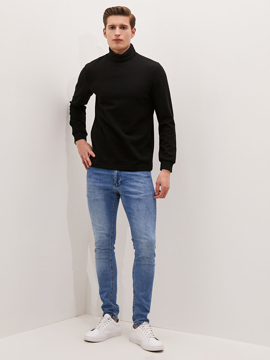 Siyah Balıkçı Yaka Uzun Kollu Tişört-1