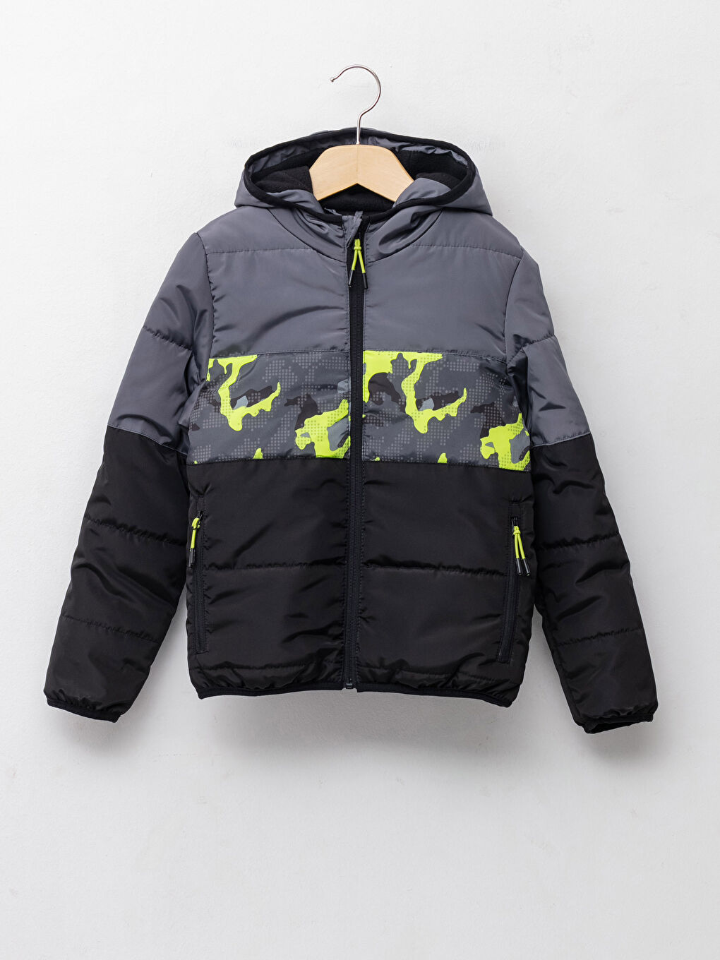 LCW Kids Manteau Bouffant Épais à Capuche Imprimé Camouflage Garçon -W10425Z4-HFP