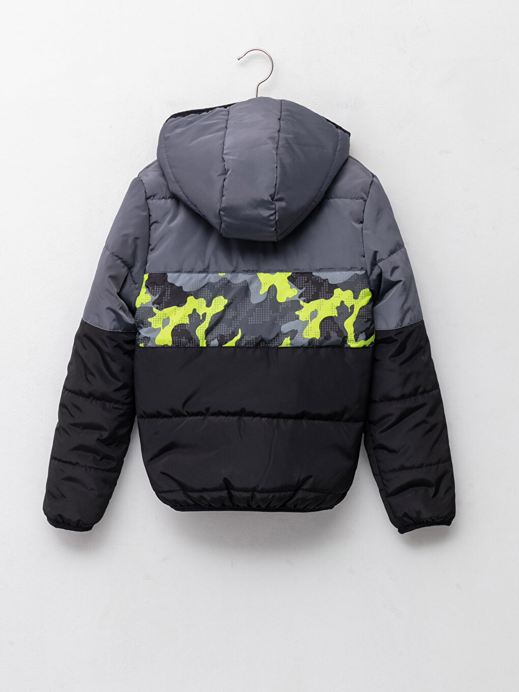 LCW Kids Manteau Bouffant Épais à Capuche Imprimé Camouflage Garçon -W10425Z4-HFP