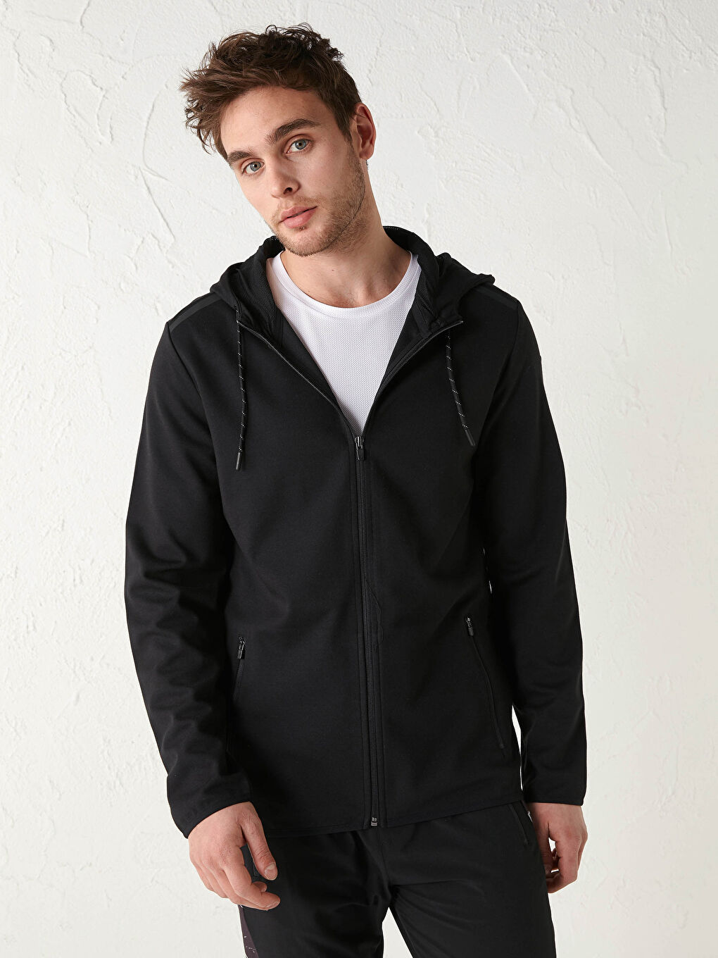 Siyah Standart Kalıp Kapüşonlu Erkek Aktif Spor Hırka