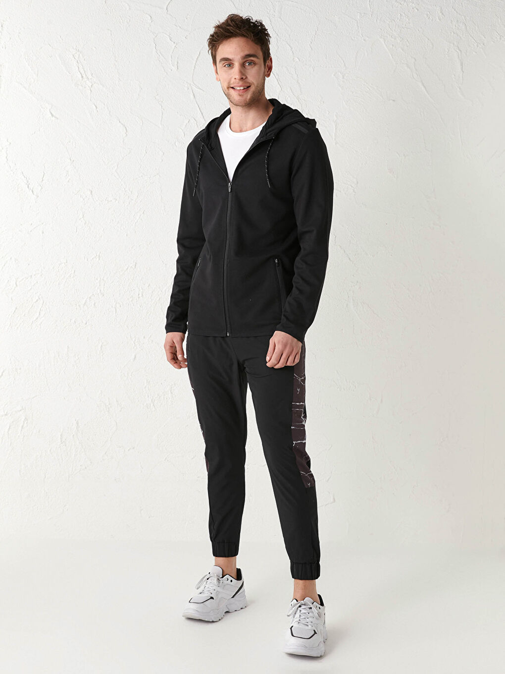 Siyah Standart Kalıp Kapüşonlu Erkek Aktif Spor Hırka-2