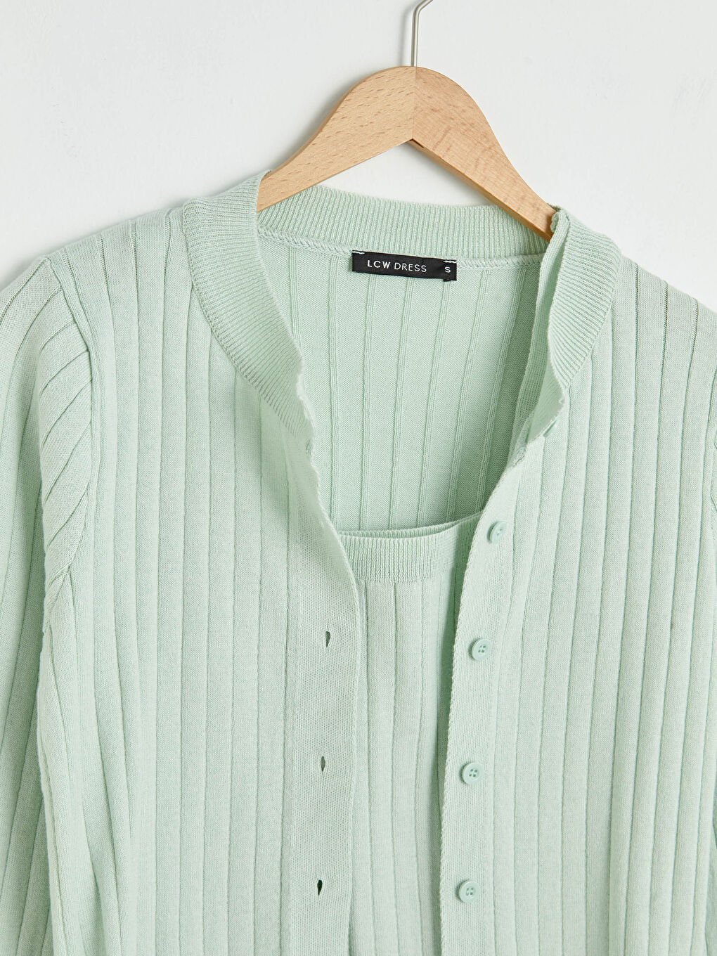 Комплект Дамска Плетена Блуза и Жилетка с Детайли Копчета-8