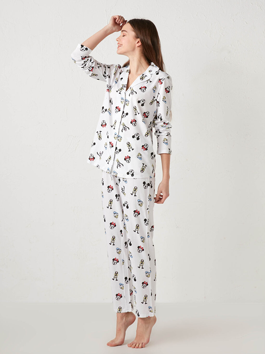 طقم بيجامة قطن كم طويل مطبوع ديزني بياقة القميص للسيدات-1