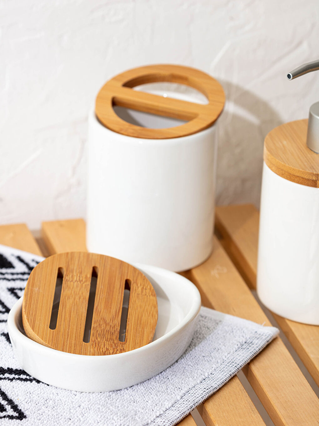 LCW HOME Ceramic Bath Set 3-Piece -W11232Z8-Q6K