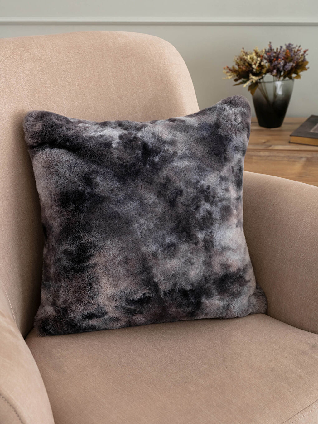 Tüylü Kırlent Kılıfı