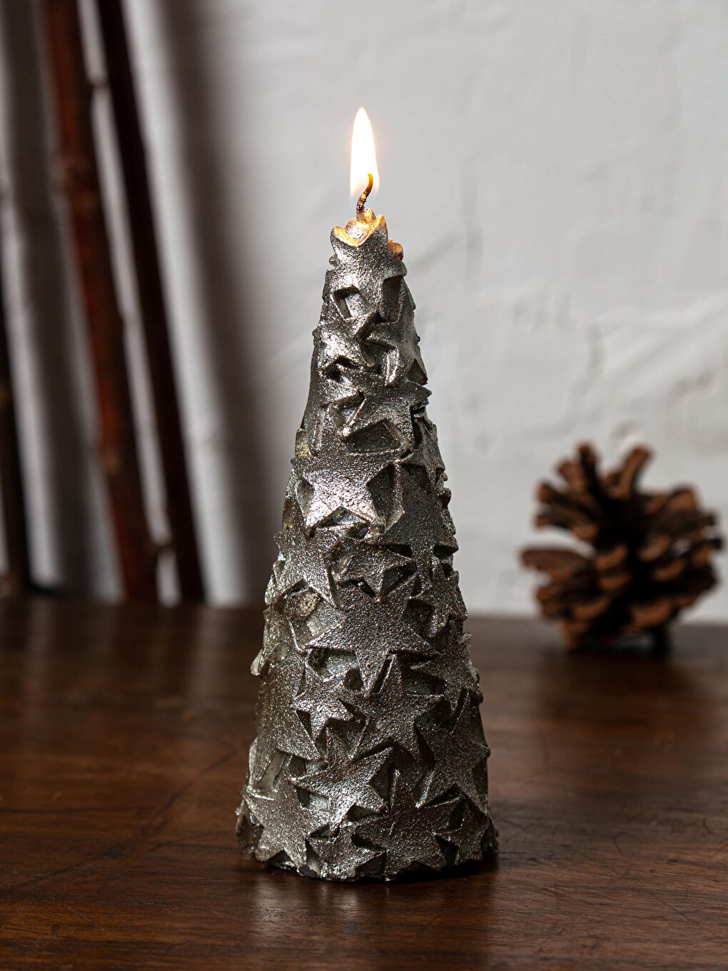 Gri Yılbaşı Temalı Çam Ağacı Dekoratif Mum 15 cm