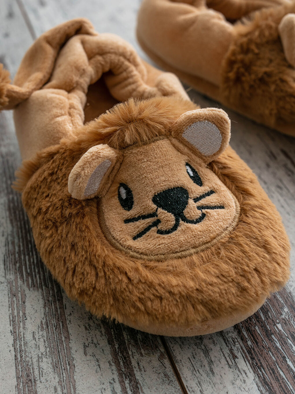 Kahverengi Pelüş Nakışlı Erkek Çocuk Ev Ayakkabısı-2