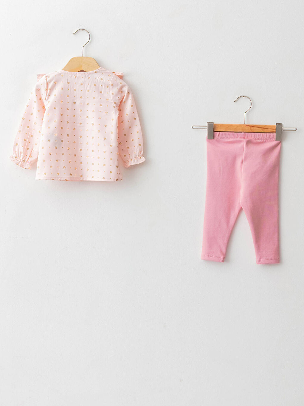 طقم قميص بياقة دائرية وكم طويل مطبوع من القطن وبنطلون للبنات الرضع - عبوة من قطعتين-1