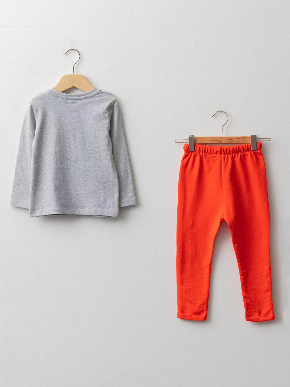 Gri Bisiklet Yaka Uzun Kollu Arabalar Baskılı Tişört ve Pantolon 2'li Takım-1