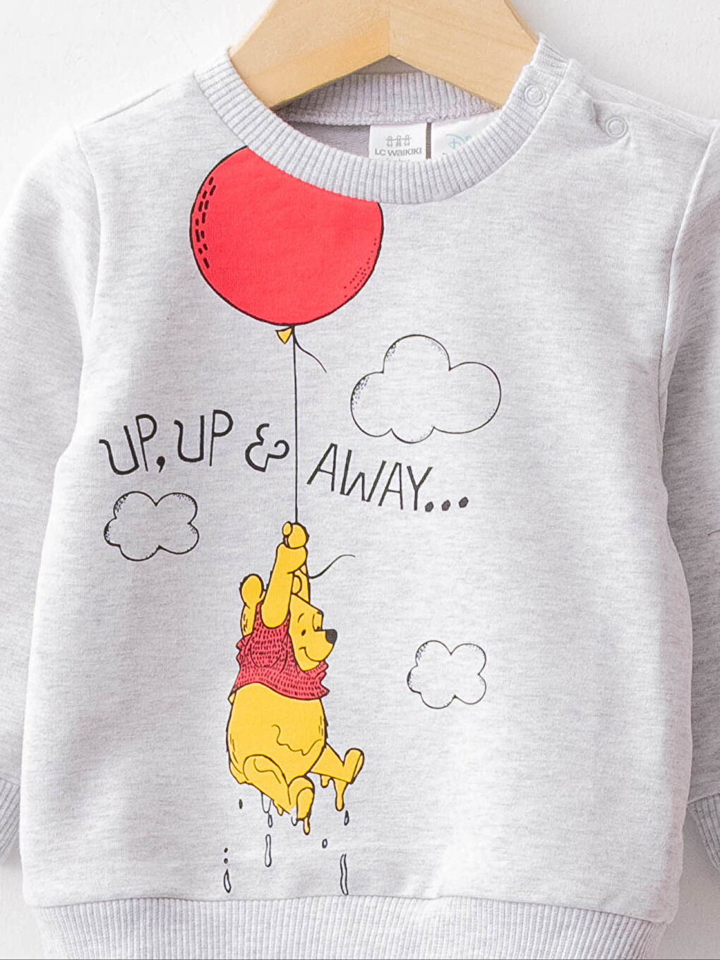 سويت شيرت وبنطلون بطبعة ويني ذا بوه بأكمام طويلة وياقة دائرية للأولاد الرضع - طقم من قطعتين-2