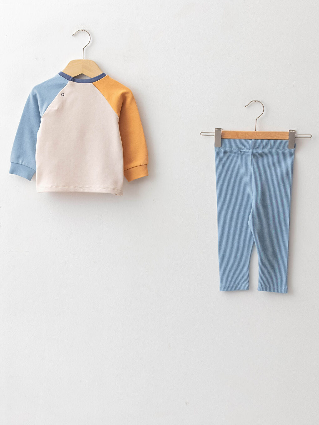 طقم سويت شيرت وبنطلون ضيق للأولاد الرضع بكم طويل ورقبة دائرية مطبوع - قطعتين-1