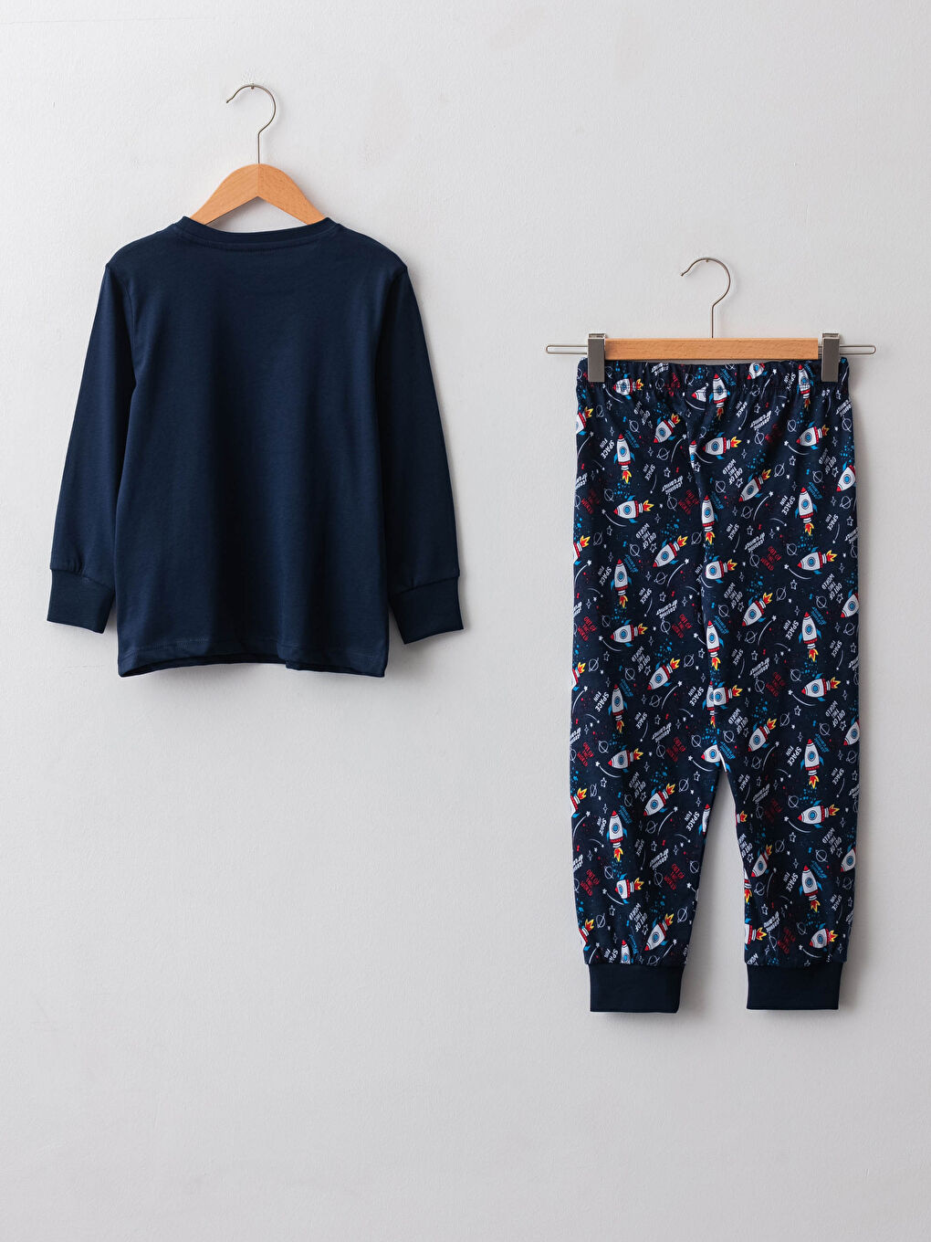 LCW Kids Crew Neck Glow In The Dark Printed Long Sleeve Cotton Boys Pajamas Set -W16092Z4-NOO