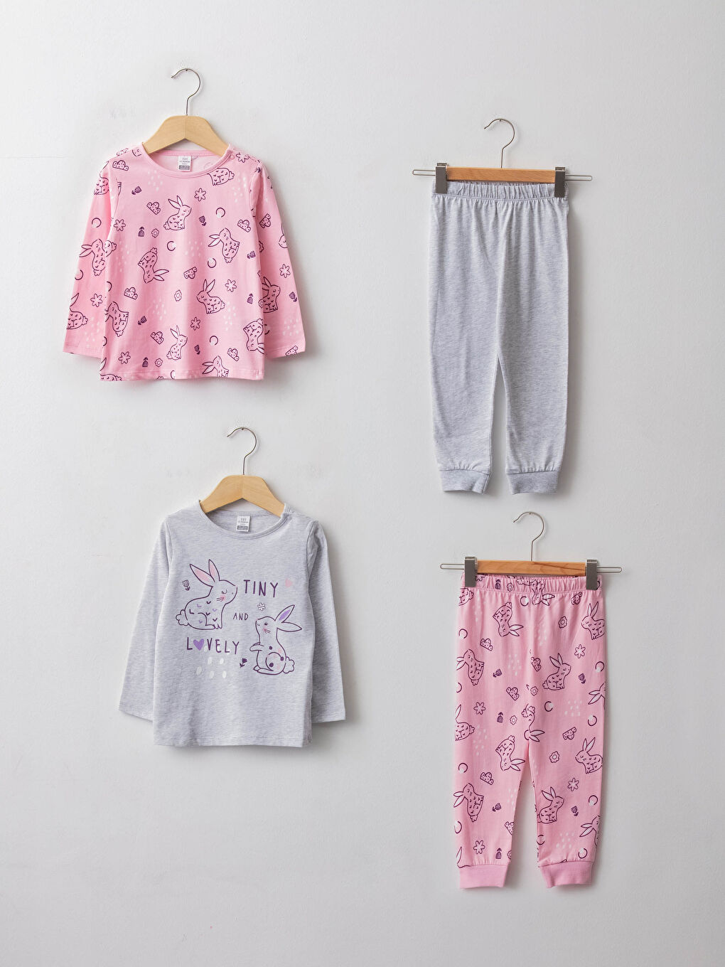 طقم بيجامة بناتي صغيرات قطن مطبوع ياقة دائرية كم طويل